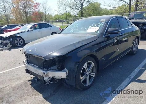 2017 Mercedes-Benz E 300 4Matic z USA, uszkodzony, nr VIN WDDZF4KB0HA096235